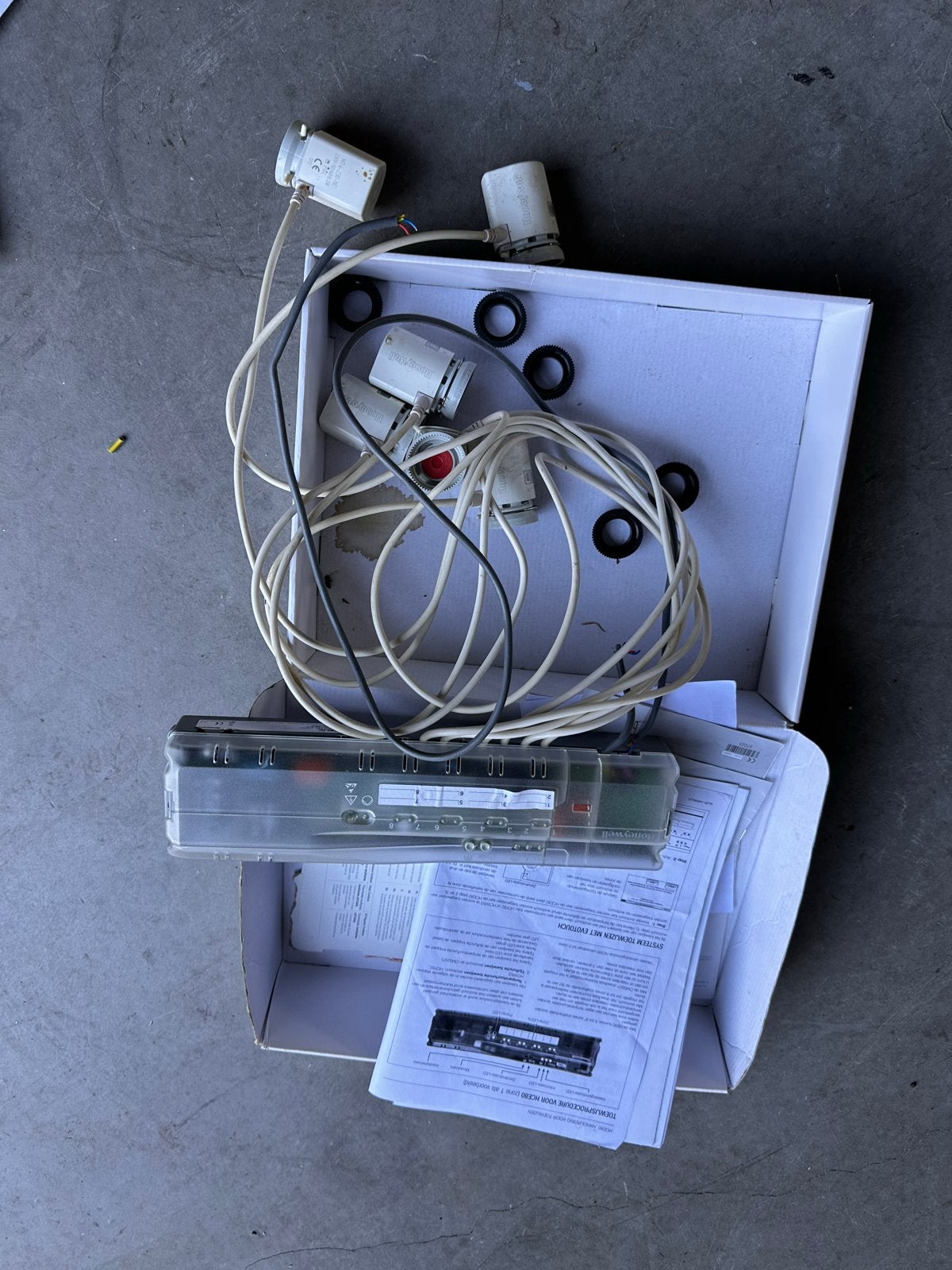 Honeywell HCE80NL Zoneregelaar met accessoires, Ophalen of Verzenden, Gebruikt, Overige merken, Overige typen