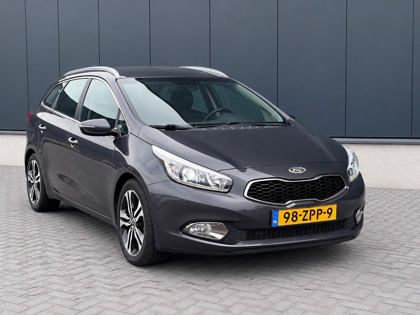 Foto 6 van Kia Cee'd Sportswagon 1.6 GDI Plus Pack Xenon led