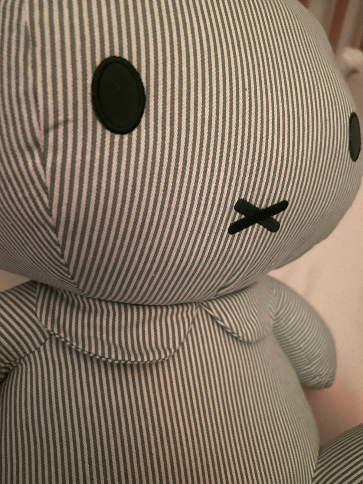 Grote Nijntje knuffel - Wit met grijze strepen, Kinderen en Baby's, Konijn, Nijntje, Ophalen of Verzenden, Zo goed als nieuw