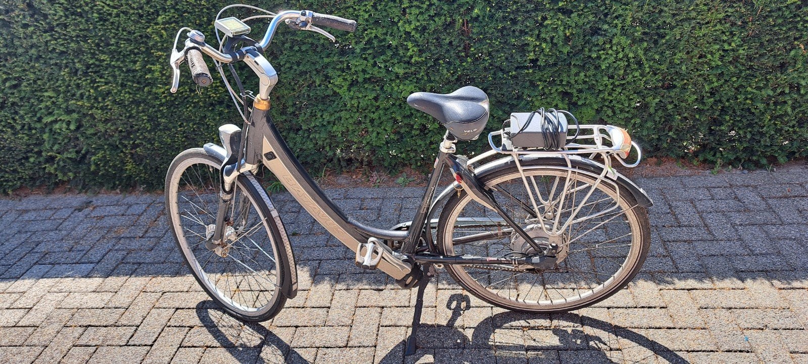 Batavus Pandova met lader en display., Ophalen, Gebruikt, Batavus