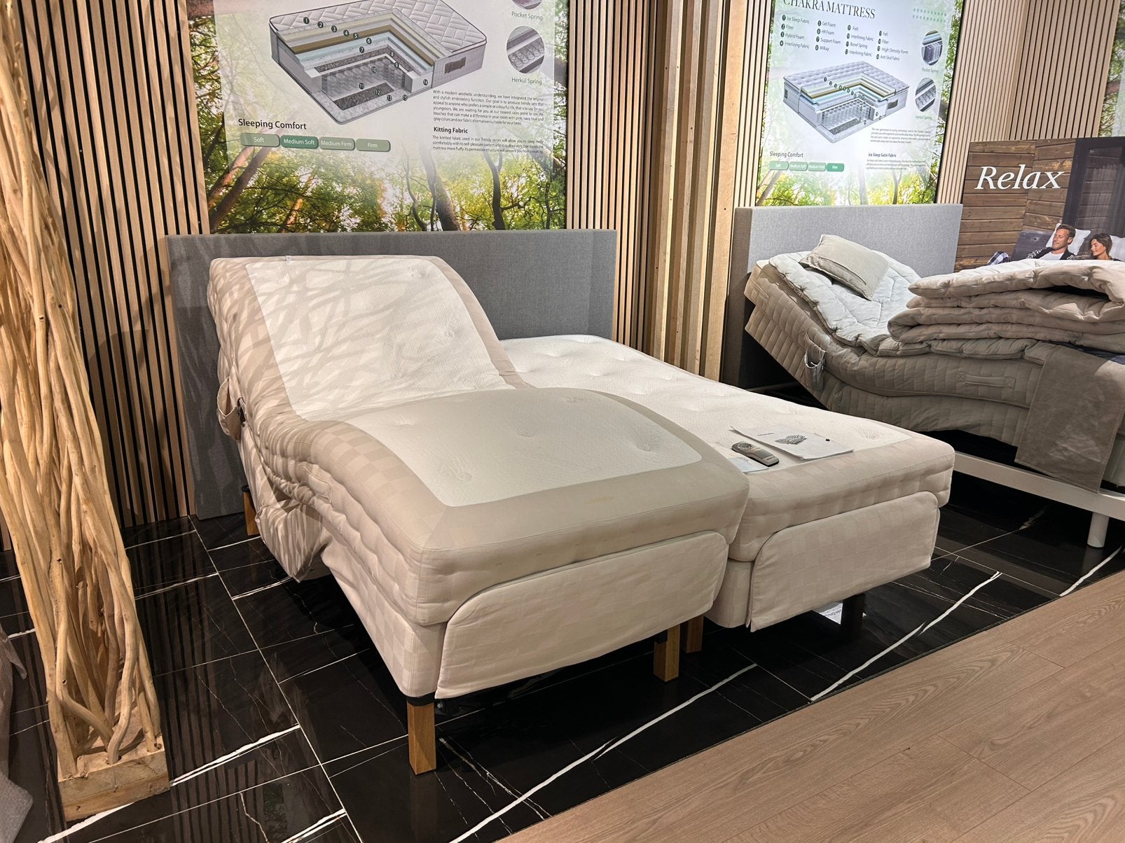 Hastens adjustable BJ 180x210 Zeer Luxe Uitvoering showm., Ophalen of Verzenden, Zo goed als nieuw, 150 cm of meer, Driepersoons