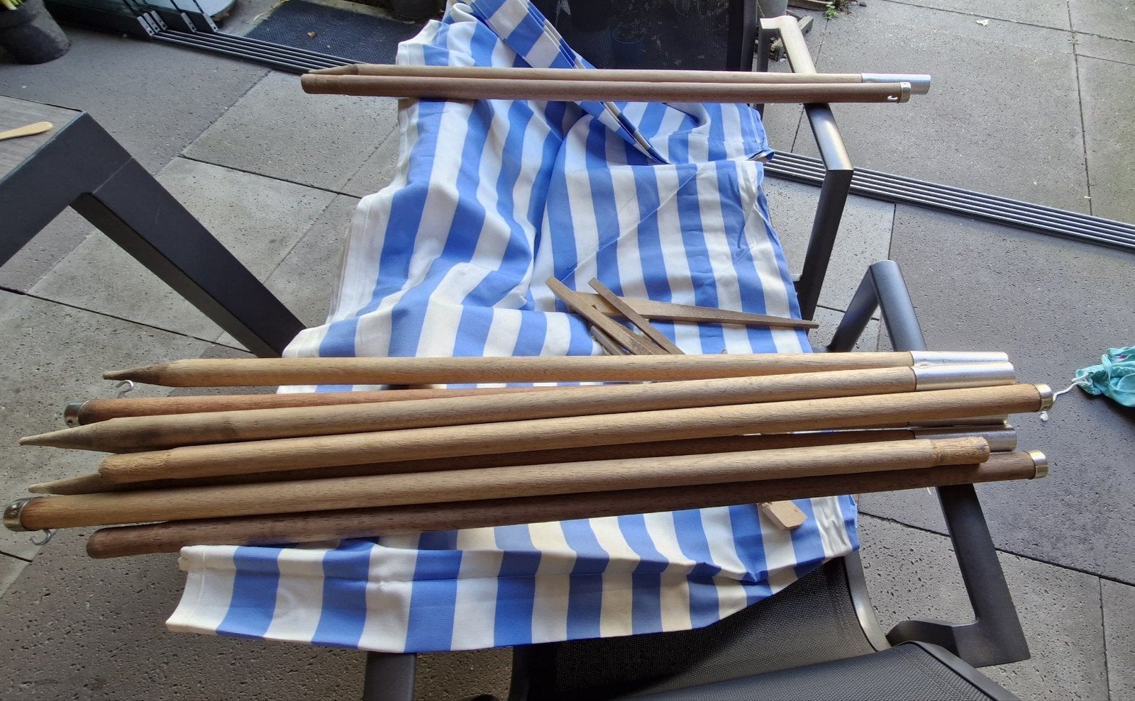 Strandtent/Windscherm met houten stokken, Opvouwbaar, Minder dan 4 meter, Ophalen of Verzenden, Zo goed als nieuw