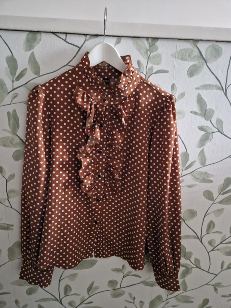 Schattige stippel blouse van Shein, Bruin, Maat 42/44 (L), Ophalen of Verzenden, Gedragen