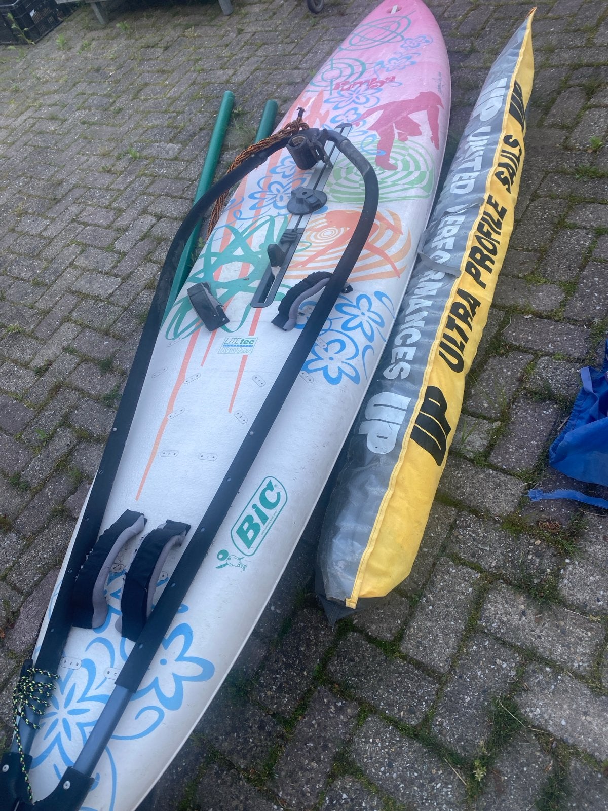 Bic Windsurfset met 4 zeilen en giek - Gebruikt, Watersport en Boten, Ophalen, 250 tot 300 cm, Gebruikt, Met giek