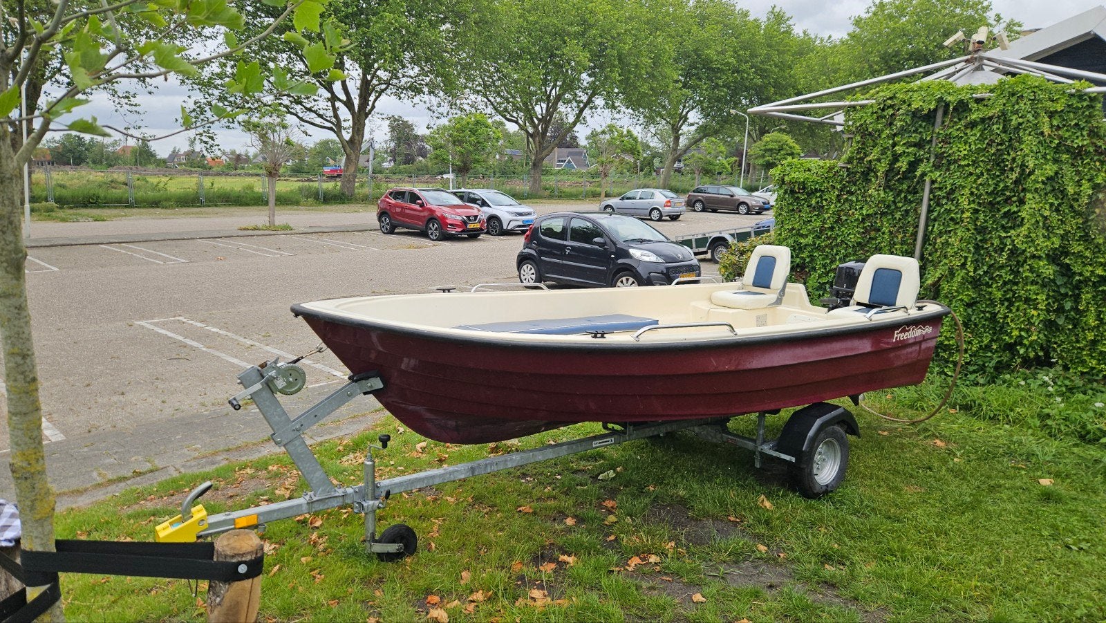 "Complete boot met trailer en 9.8 pk 4-takt motor Vaarklaar, Ophalen of Verzenden, Zo goed als nieuw, Buitenboordmotor, Trailer