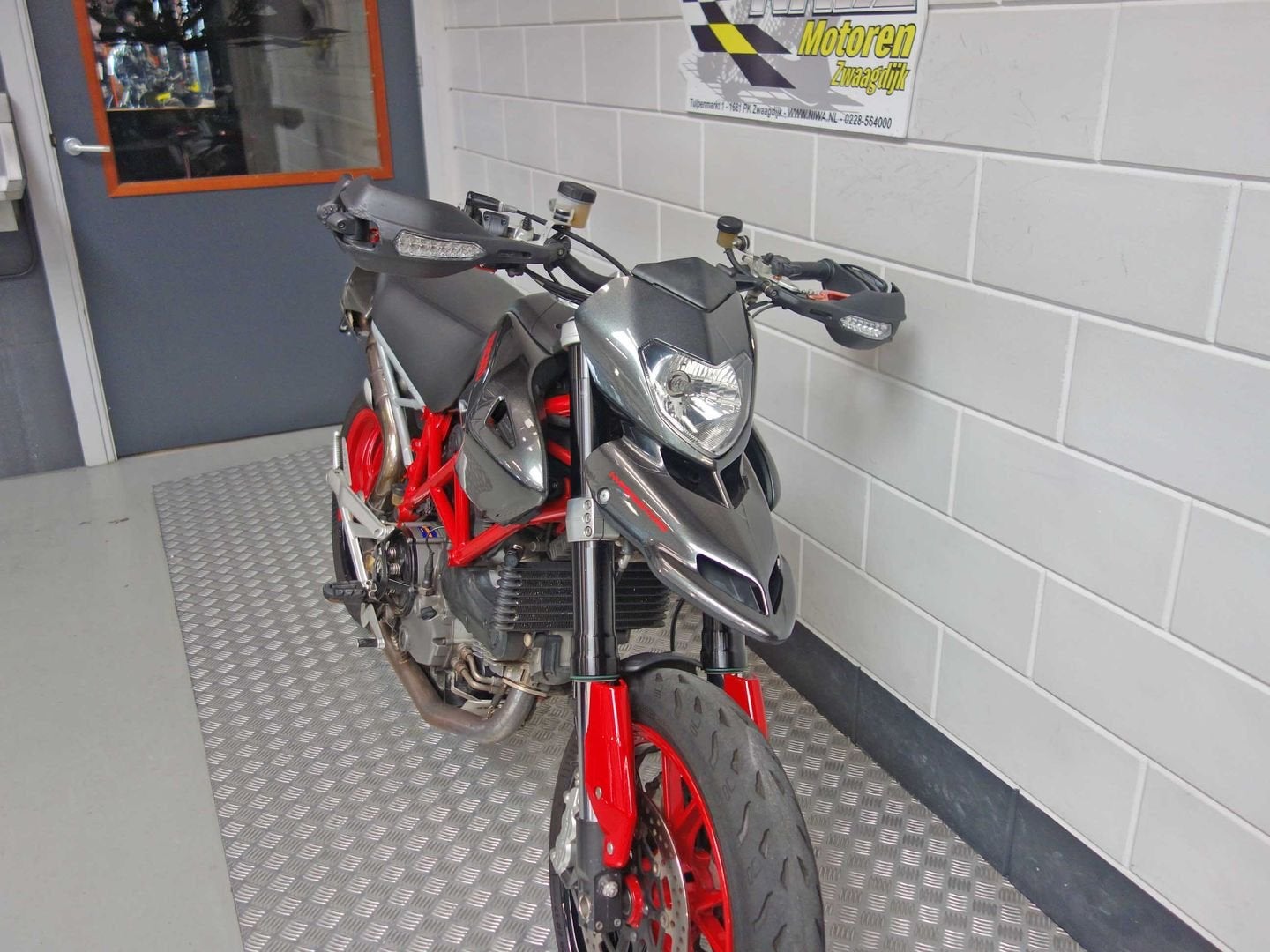 DUCATI HYPERMOTARD 1100 EVO, Motoren, Motoren | Ducati, DUCATI, 2 cilinders, 1079 cc, Motorrijbewijs A