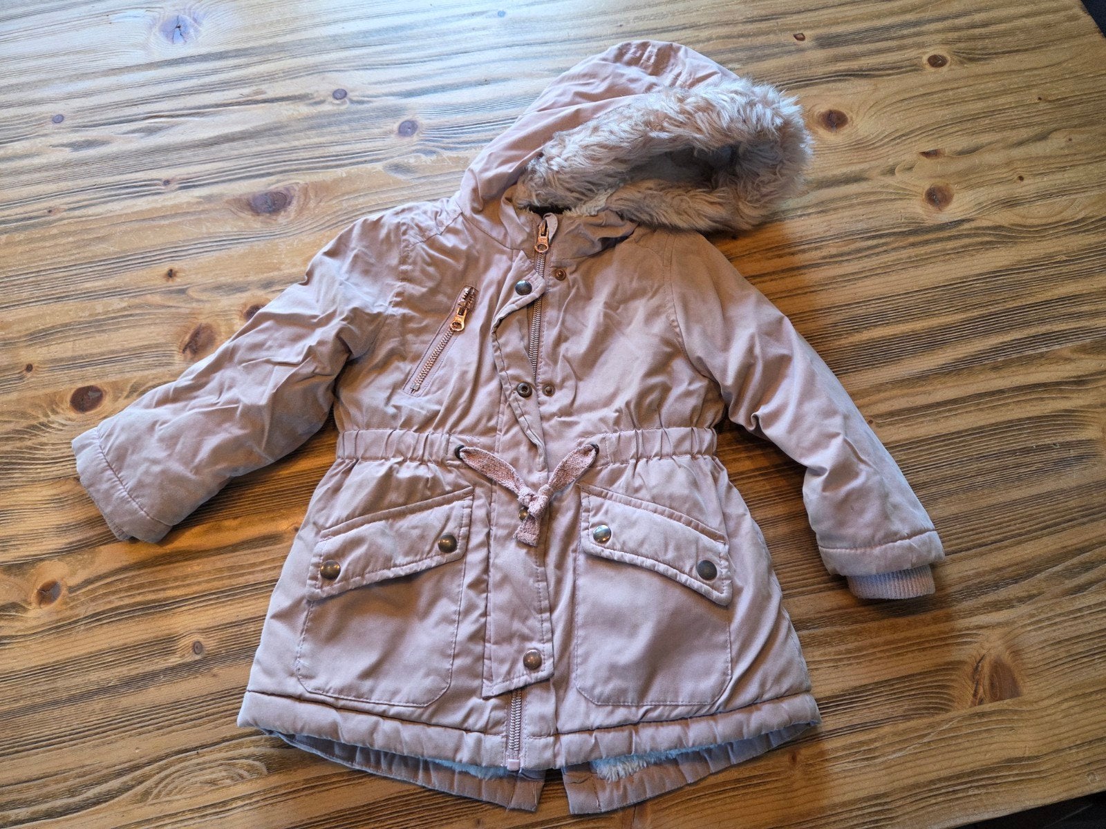 Roze winterjas voor meisjes - Primark maat 98, Gebruikt, Meisje, Ophalen of Verzenden, Primark