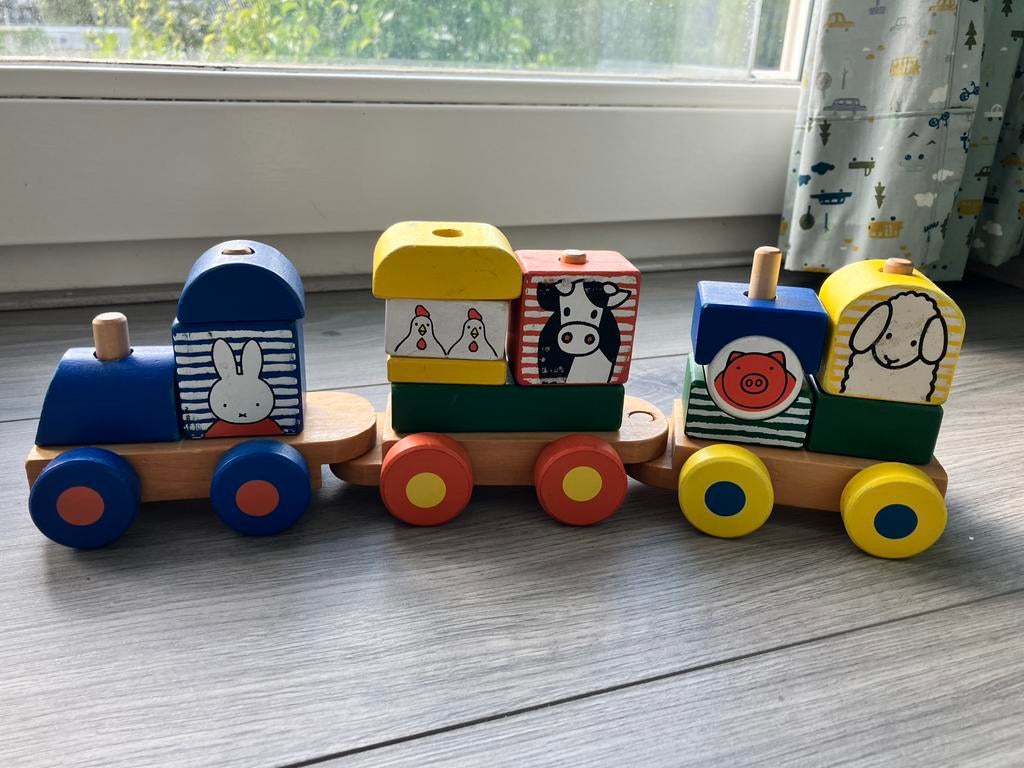 Houten trein Nijntje, Kinderen en Baby's, Speelgoed | Houten speelgoed, Ophalen, Gebruikt, Rij- of Hobbelspeelgoed