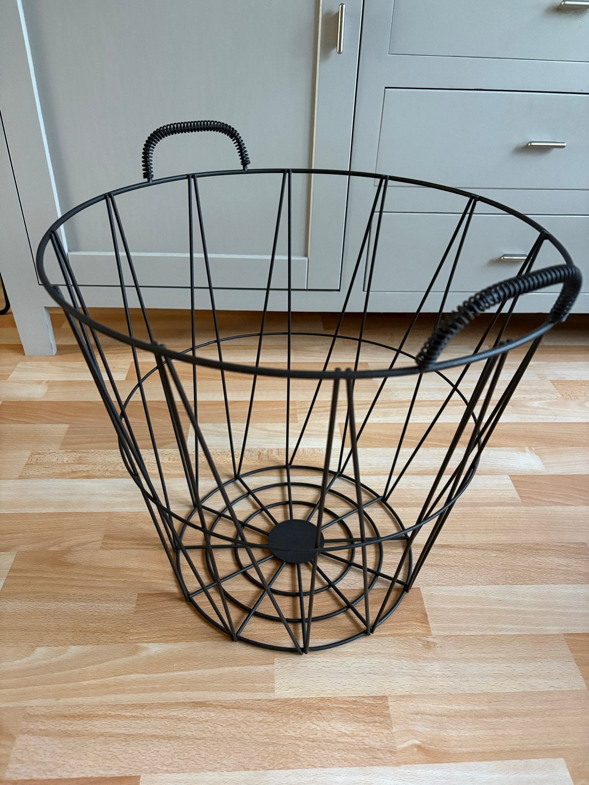 Zwarte metalen draadmand met handvatten haardhout / plaids, Ophalen, Met handvatten, Mand, Rond
