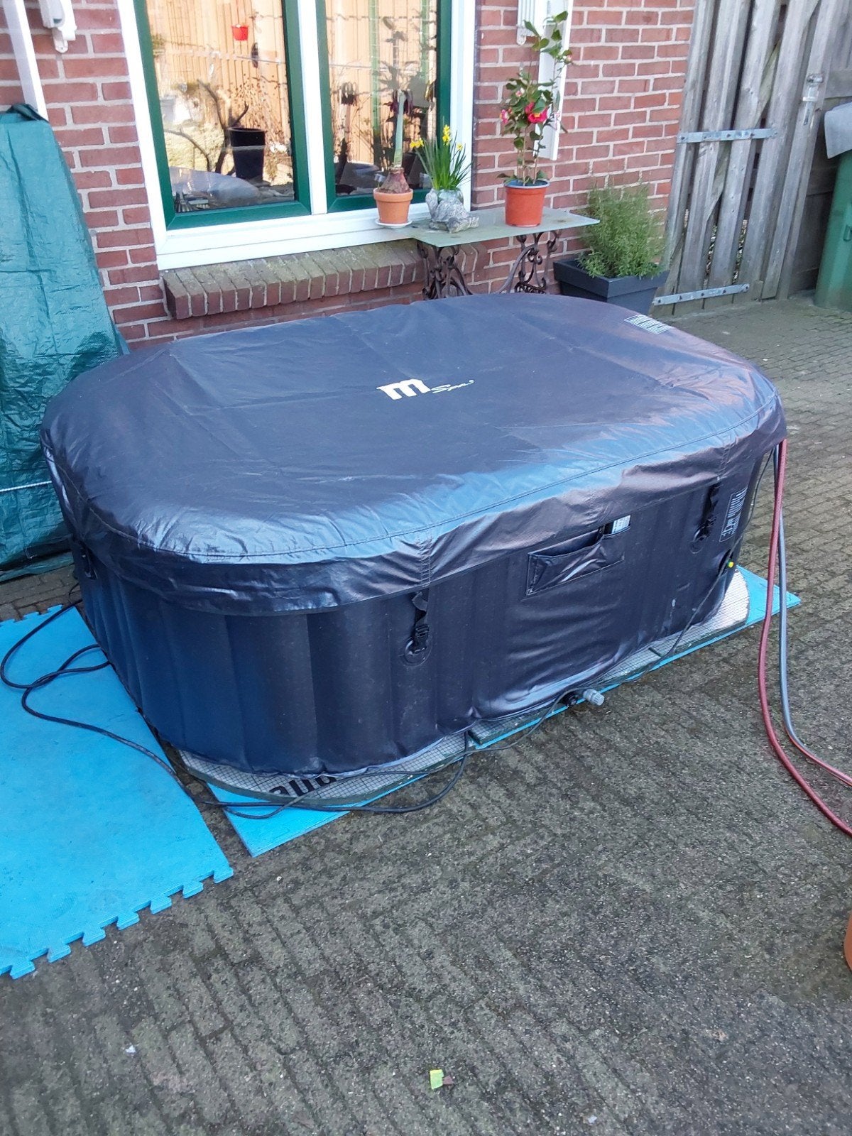 Te koop 2-persoons bubbelbad M-Spa Nest, Ophalen, Gebruikt, Filter, Opblaasbaar