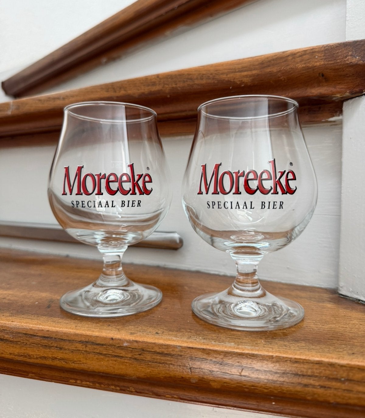 2x Moreeke speciaal bierglas, Verzamelen, Ophalen of Verzenden, Zo goed als nieuw, Glas of Glazen, Overige merken