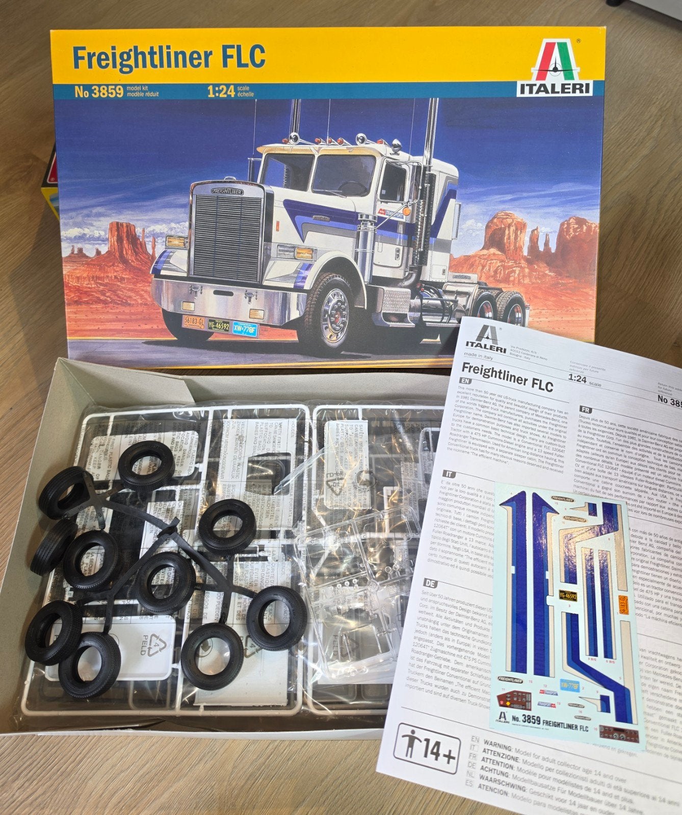 Italeri 3859 Freightliner FLC, Italeri, Groter dan 1:32, Nieuw, Ophalen of Verzenden