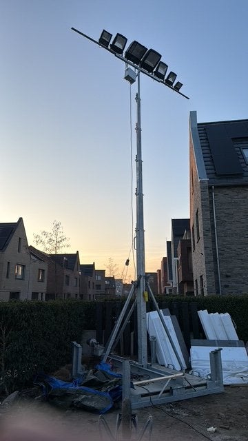 Professionele Lichtmast - Krachtige LED Lampen 16 mtr. hoog, Ophalen, Gebruikt, Met statief, Lamp met armatuur
