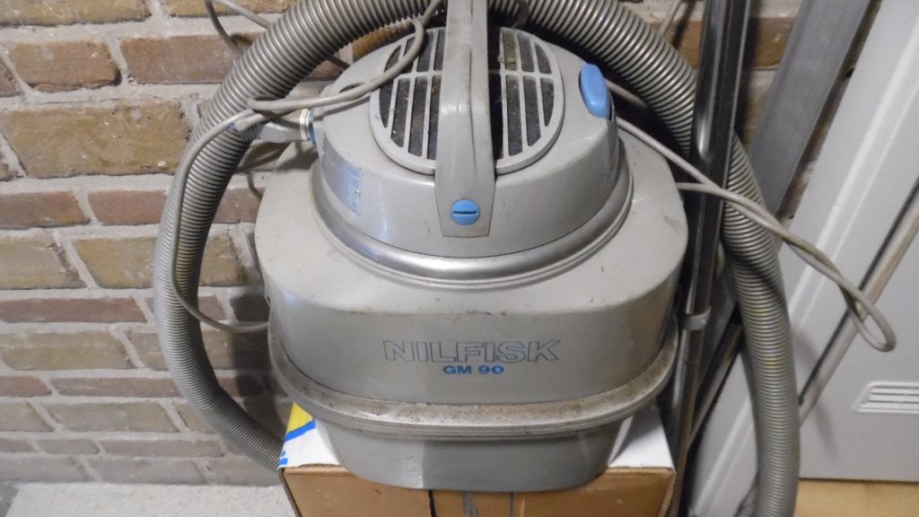 stofzuiger nilfisk GM 90 met klein defect, Ophalen, Gebruikt