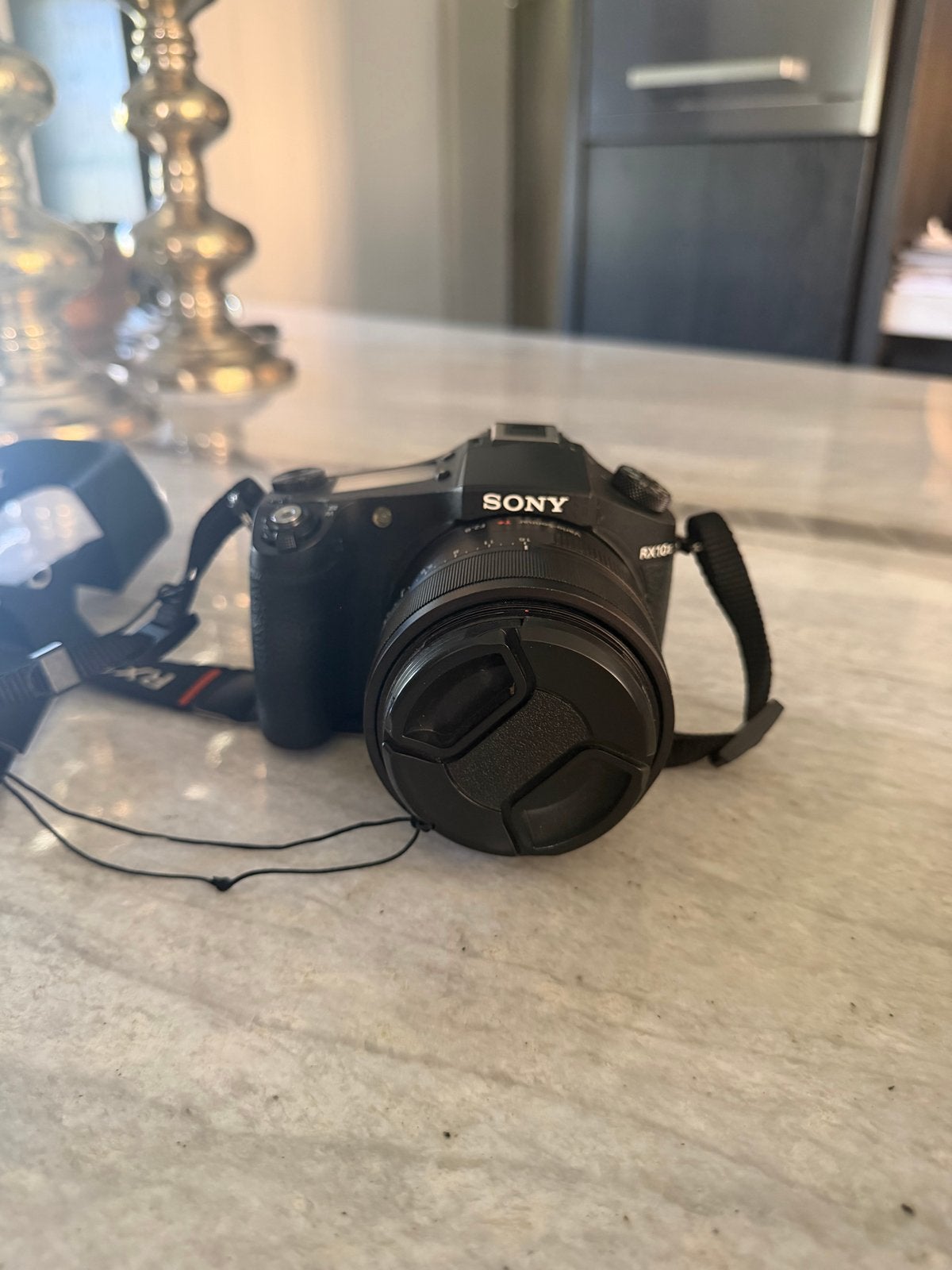 Sony RX10 Mark II - Bridgecamera met 4K video, Gebruikt, Beeldstabilisatie, Ophalen of Verzenden, Lensdop