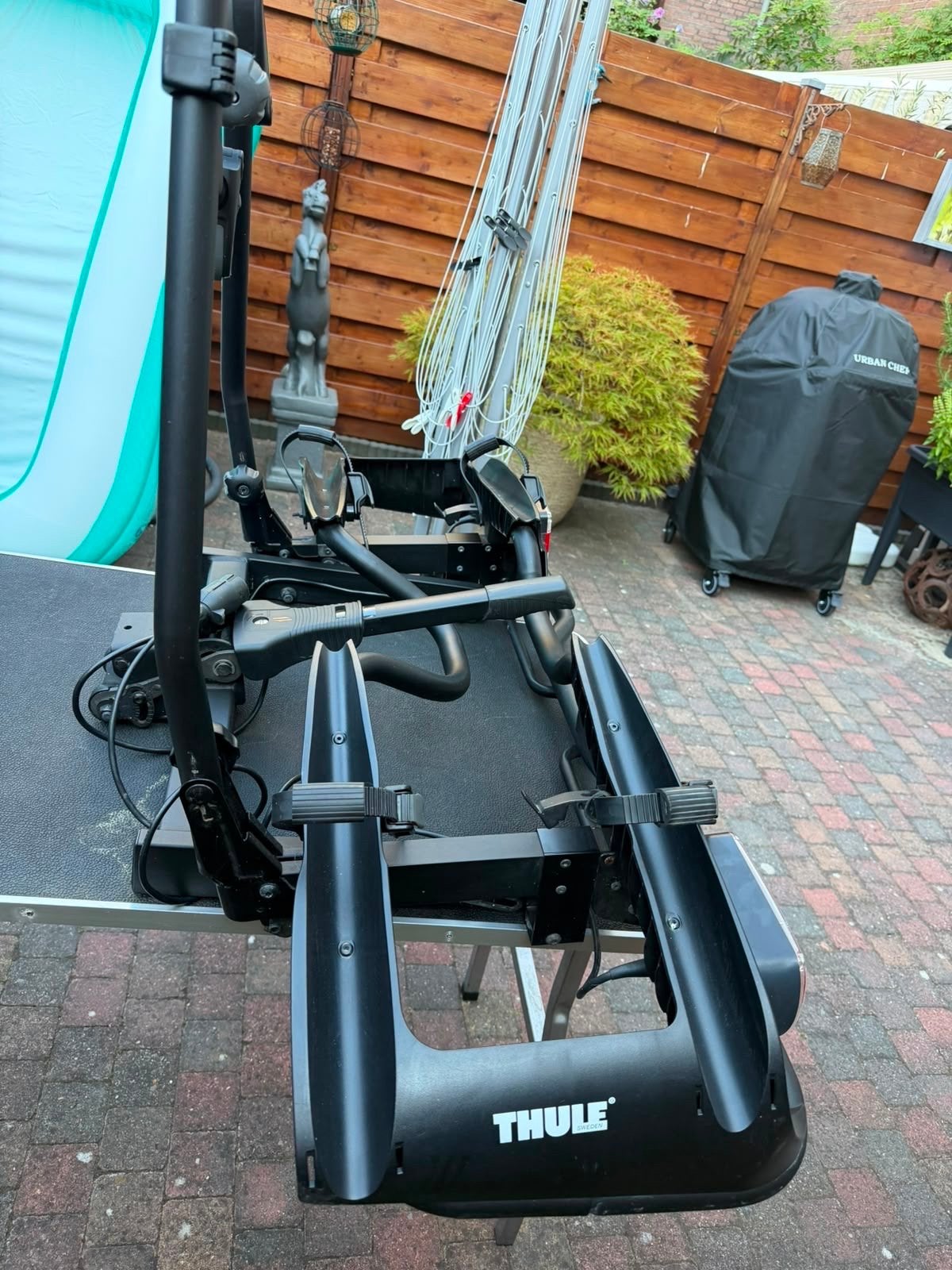 Thule Europower elektrische fietsen black edition, Auto diversen, Fietsendragers, Ophalen, Brede banden, Zo goed als nieuw, 2 fietsen