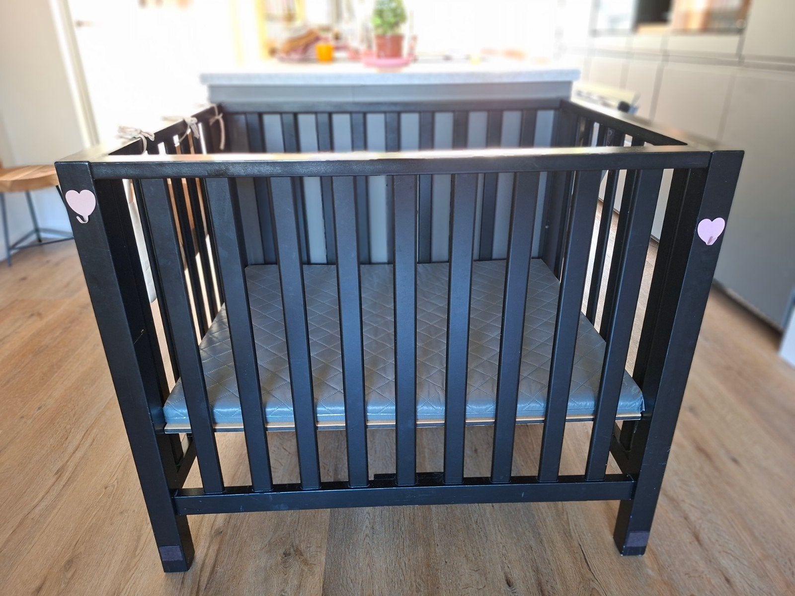 Zwarte box met matras en opbergzak, Ophalen, Gebruikt, Ledikant