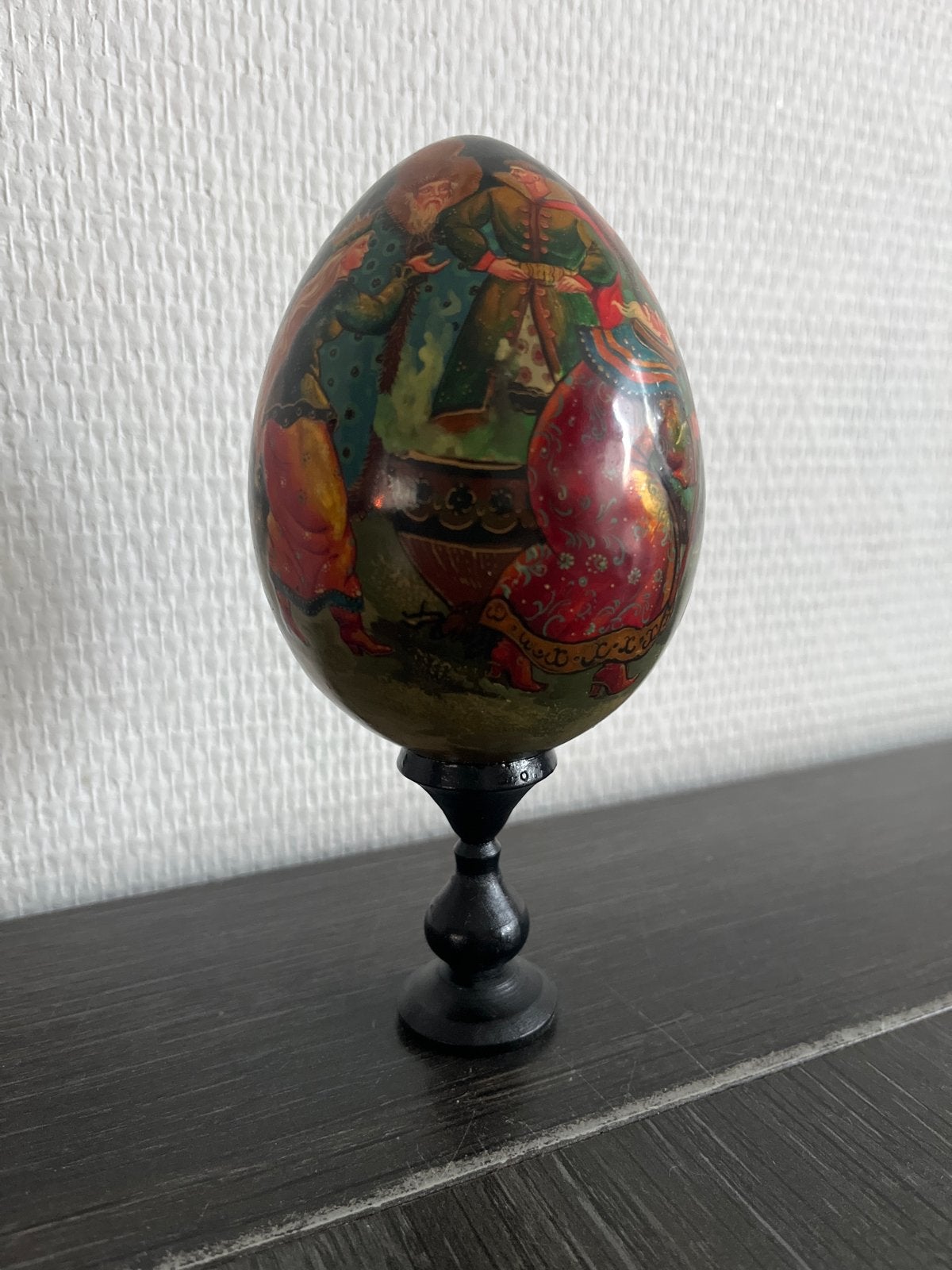 Handgeschilderd Russisch decoratief ei op standaard, Ophalen of Verzenden