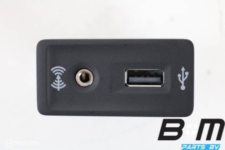 Aansluiting media-in VW Passat B8 Variant 5G0035222, Gebruikt