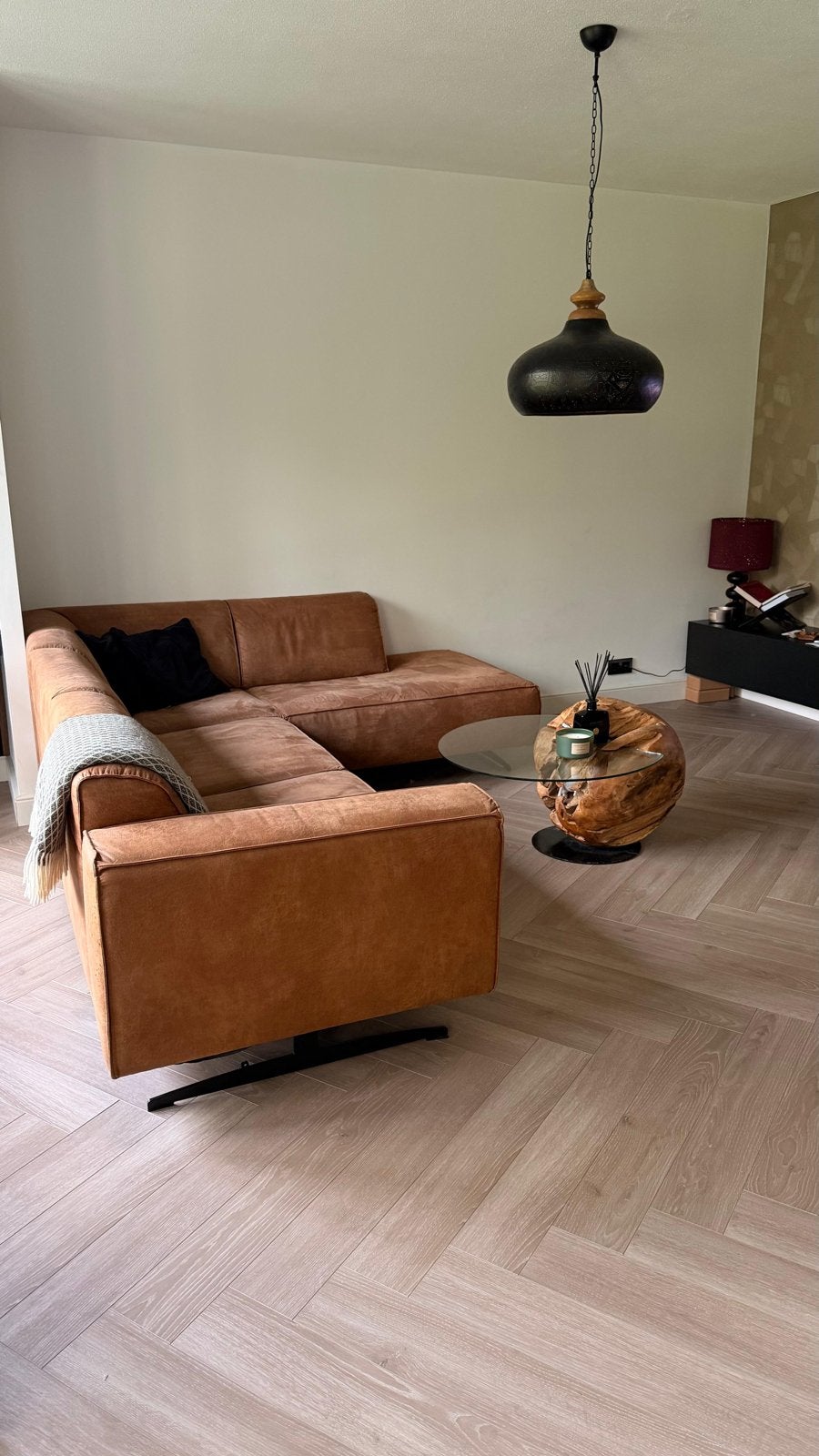 Foto 3 van Echte suède hoekbank 5/6-zits – 1 jaar oud – cognac