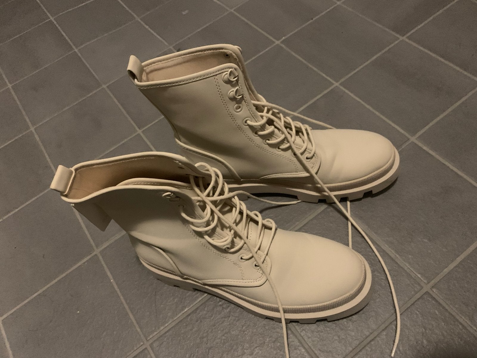 Nieuwe beige veterlaarzen, maat 40 Pull&Bear, Ophalen of Verzenden, Nieuw, Beige, Lage of Enkellaarzen