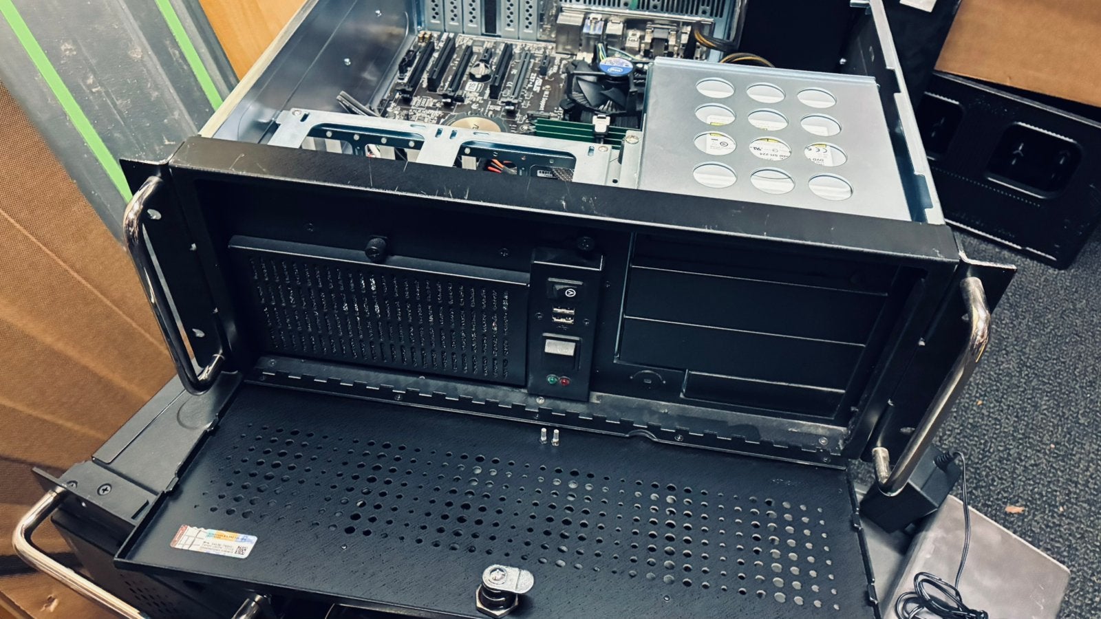 19 rackmount PC Asus, Asus, Gebruikt, Asus, Ophalen