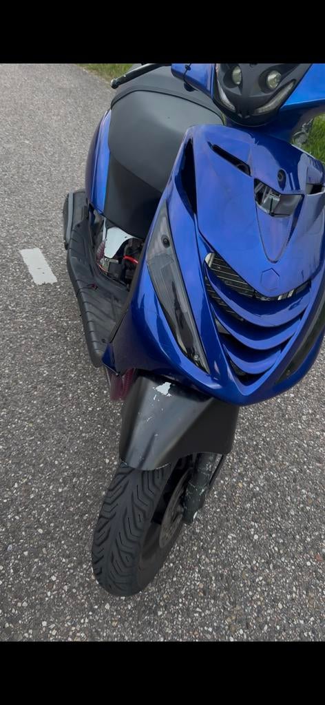 Piaggio zip 180cc, Fietsen en Brommers, Scooters | Piaggio, Zo goed als nieuw, Zip, Benzine, Ophalen