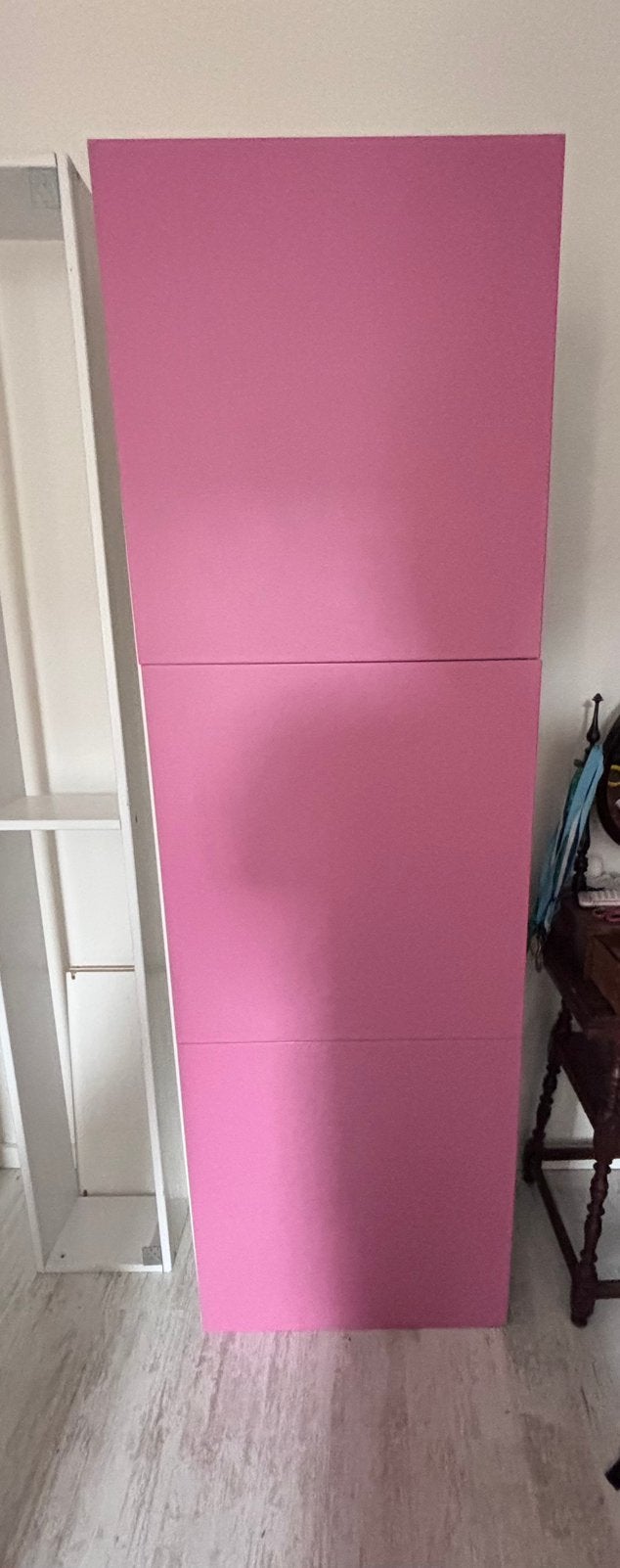 Handige IKEA BESTA kast met roze deurtjes, Huis en Inrichting, Ophalen, Gebruikt
