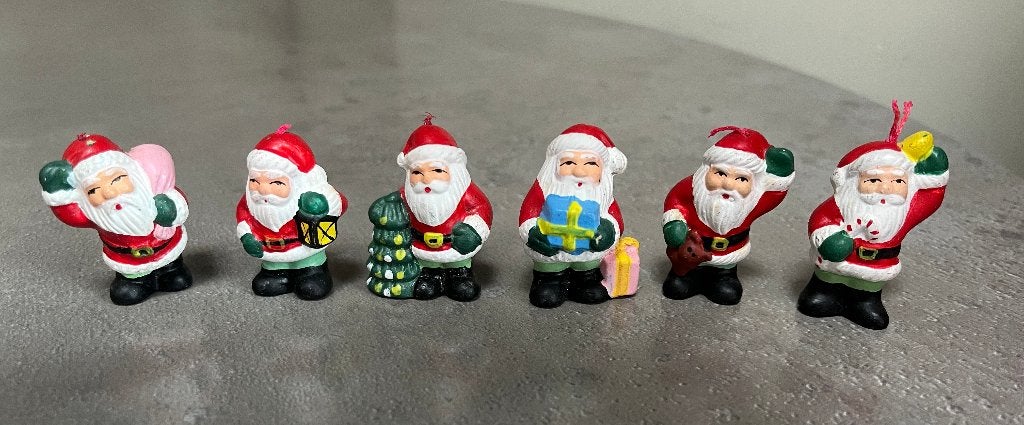 Tekoop 6 verschillende kerstmannetjes 4 cm groot, Ophalen of Verzenden, Nieuw