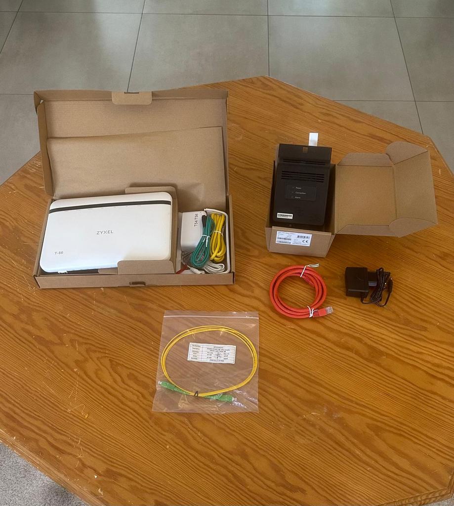 Zyxel T-56 Modem Router - GMC-TK01-XGS2110 Glasvezelmodem, Ophalen of Verzenden, Nieuw, Router met modem
