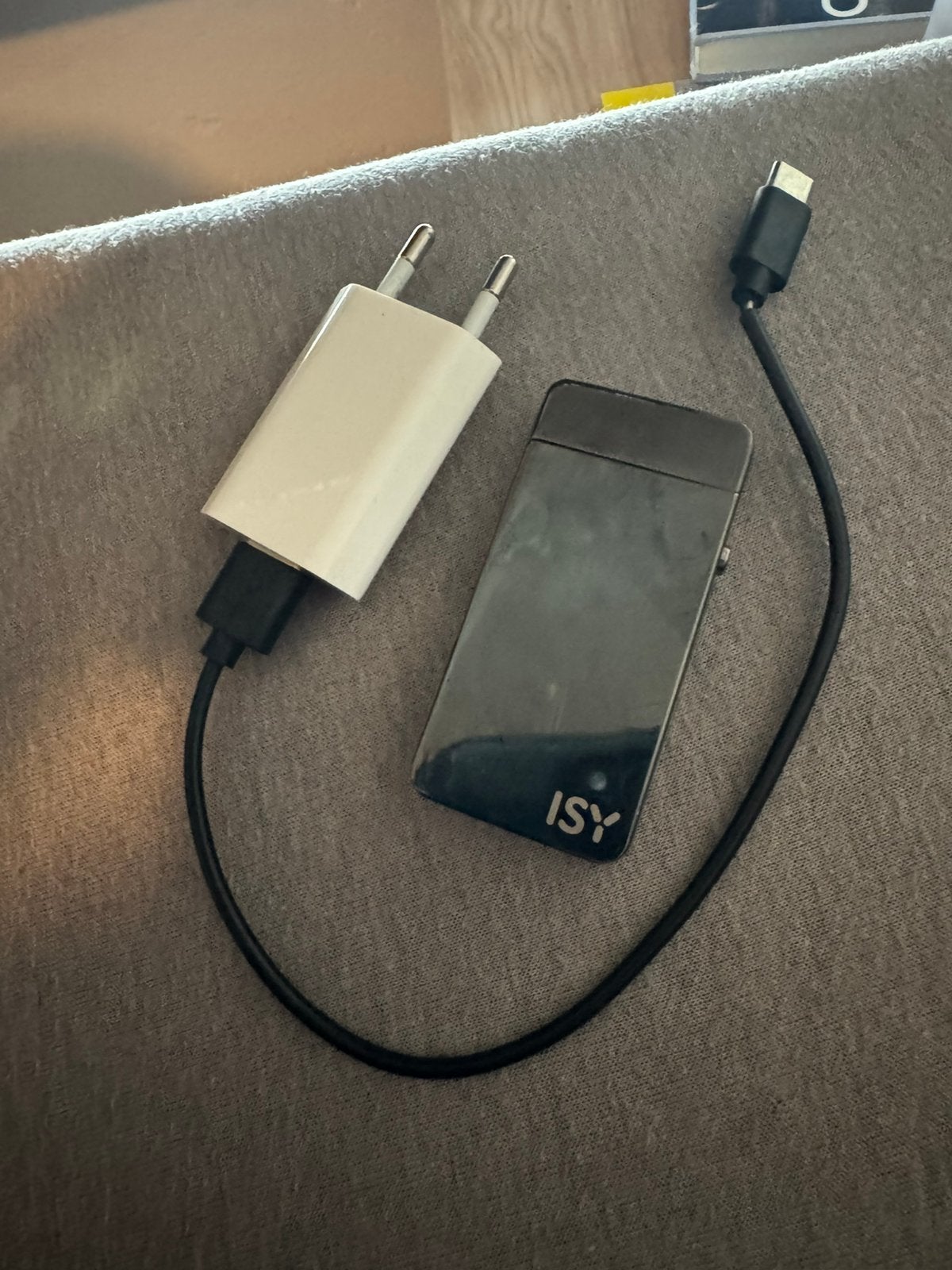 ISY Elektrische aansteker (oplaadbaar). Met oplaadkabel., Ophalen, Zo goed als nieuw, Aansteker