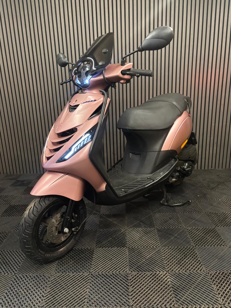 PIAGGIO ZIP 4T 2V SNOR 2017 FULL OPTION ROSE GOLD, Zip, Ophalen of Verzenden, Zo goed als nieuw, Benzine