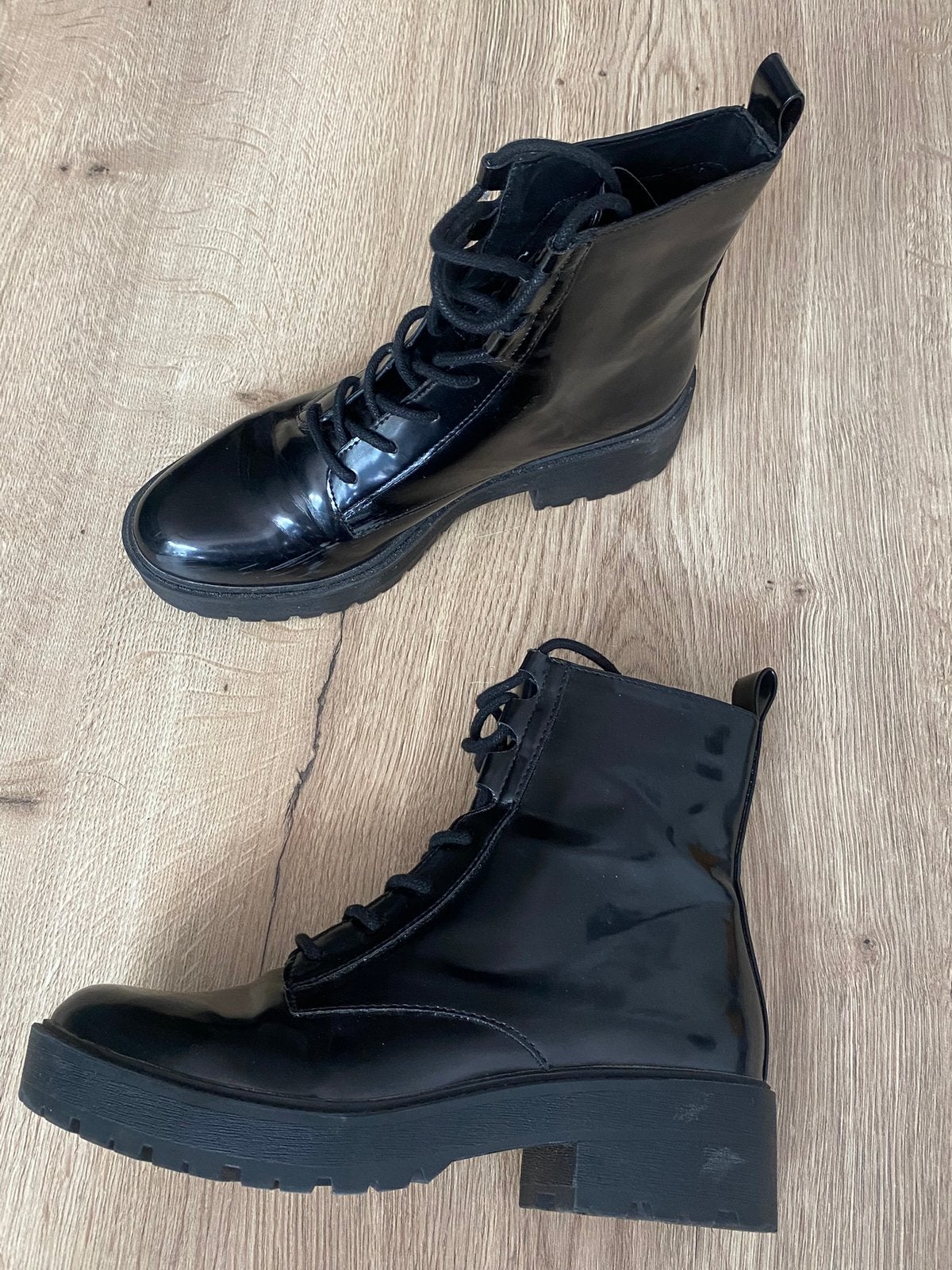Bershka zwarte lak veterboots chunky maat 36 nooit gedragen, Kleding | Dames, Zwart, Lage of Enkellaarzen, Ophalen of Verzenden