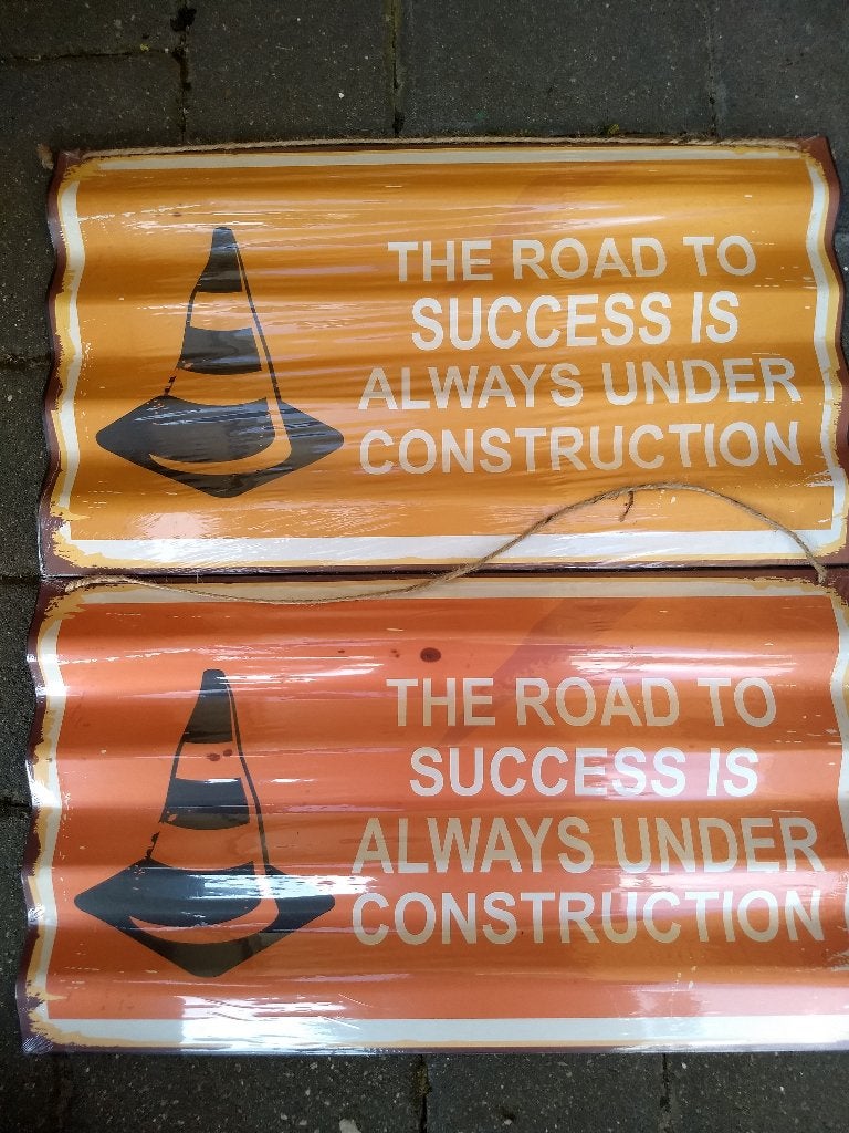 Partij van 36 tekstborden " The Road to success is....", Huis en Inrichting, Ophalen, Tekstbord, Metaal, 50 cm