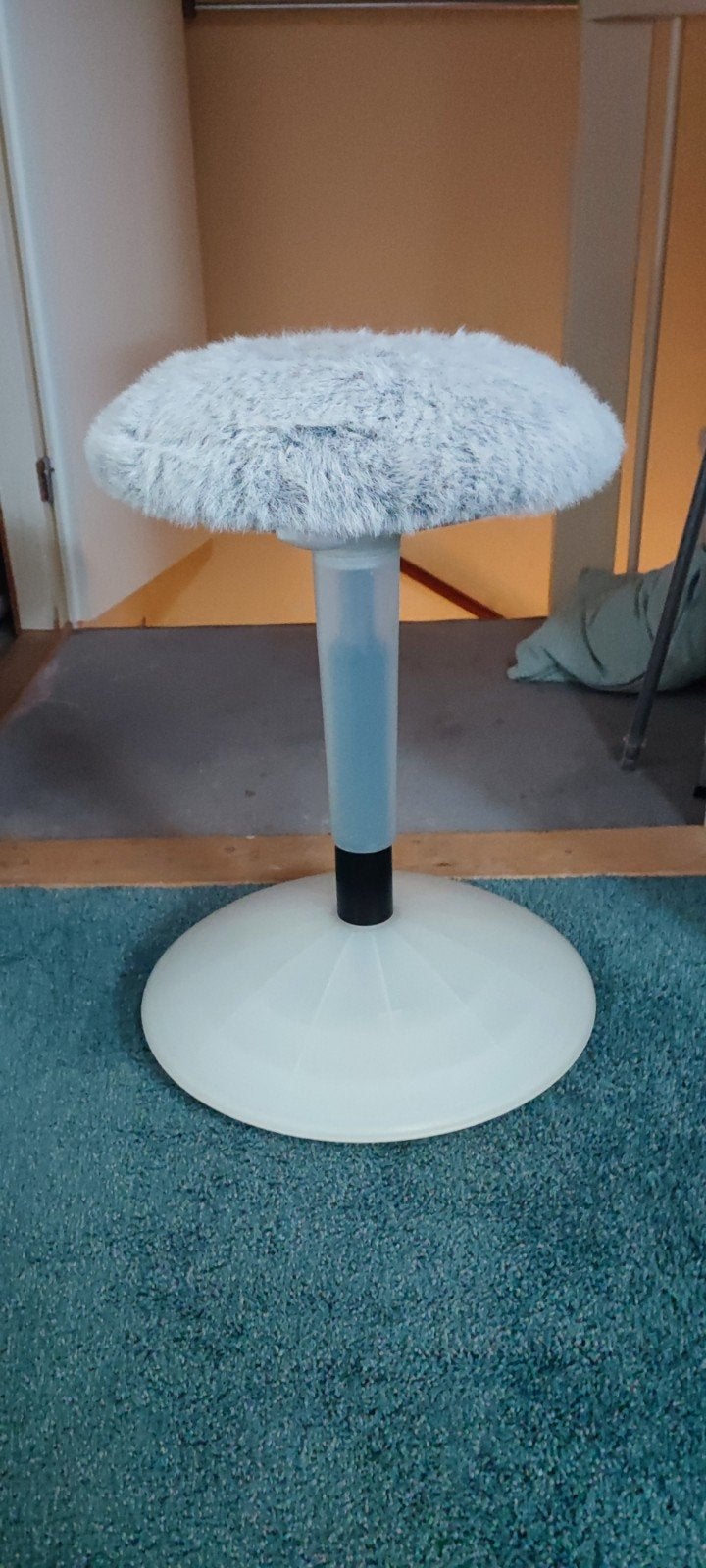 Ergonomische kruk met zachte zitting, Ophalen, Stof, Gebruikt, Modern, Ergonomisch
