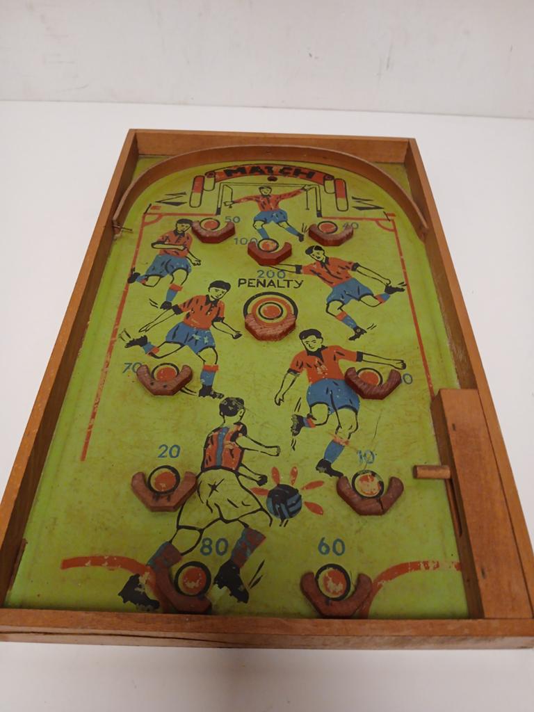 Antieke knikkerbaan flipperspel match footbal, Antiek en Kunst, Antiek | Speelgoed, Ophalen of Verzenden