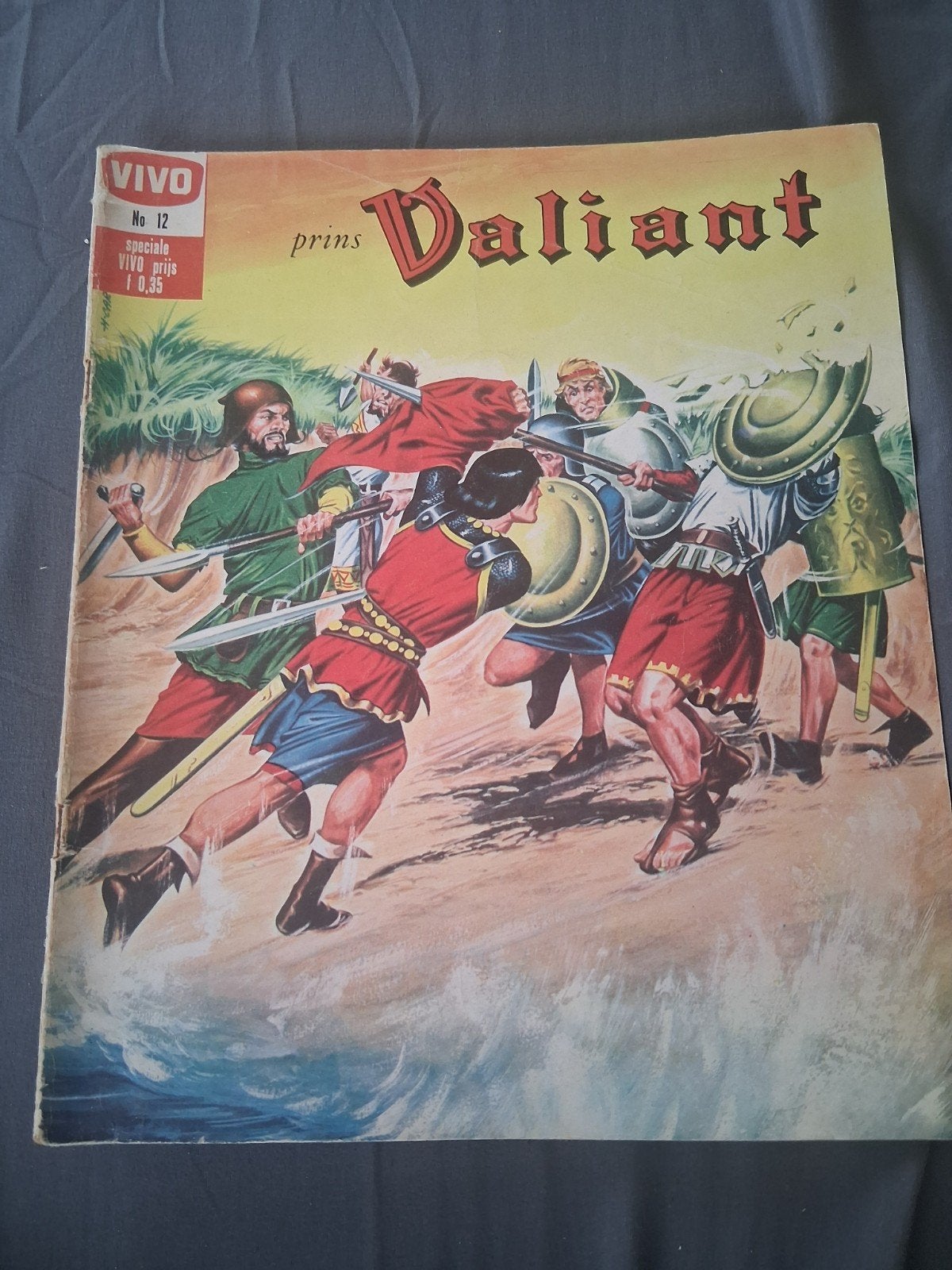 Prins Valiant VIVO No 12 - Zeldzaam stripboek, Eén stripboek, Ophalen of Verzenden, Gelezen, Hal Foster