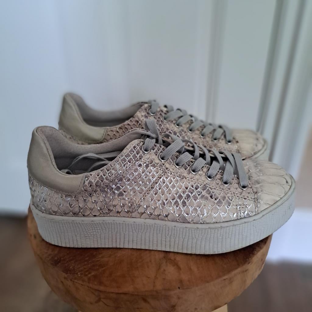 Sneakers mt. 39, Tango, Beige, Ophalen of Verzenden, Sneakers of Gympen
