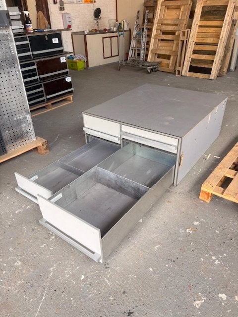 BEKS Vloerlade (2562) L111 B133 H51 €649, Auto diversen, Auto-accessoires, Ophalen, Zo goed als nieuw, Info@laaiin.nl, Laaiin
