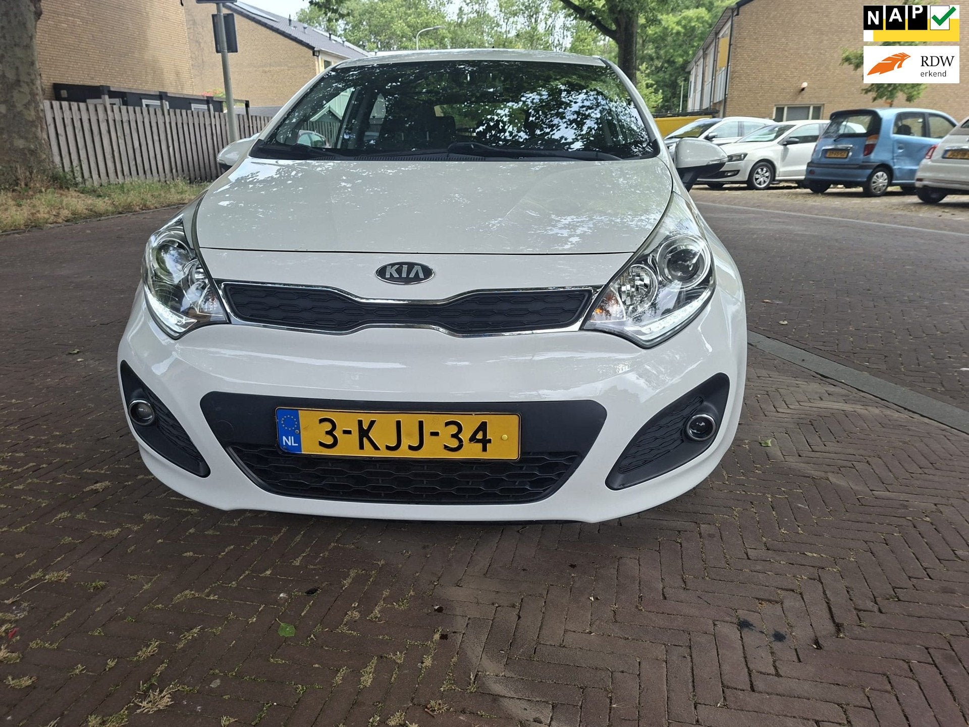 Kia Rio Airco / parkeersensoren achter / navigatie / veel op, Auto's, Kia, Euro 5, 4 cilinders, Wit, Origineel Nederlands