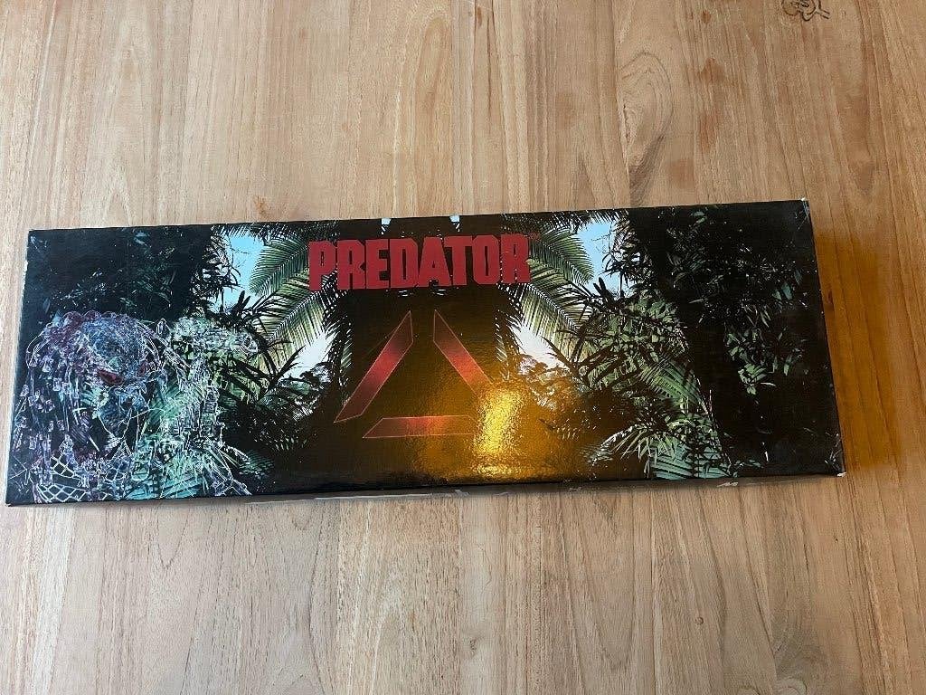 Predator dolk mes machette replica life size display, Ophalen of Verzenden, Zo goed als nieuw, Film, Beeldje, Replica of Model