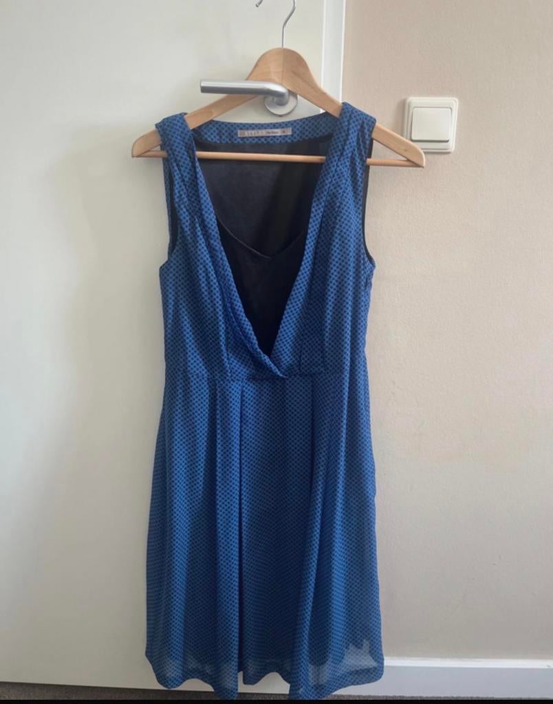Blauwe jurk met stippen, maat 36, Blauw, Ophalen of Verzenden, Zo goed als nieuw, Knielengte