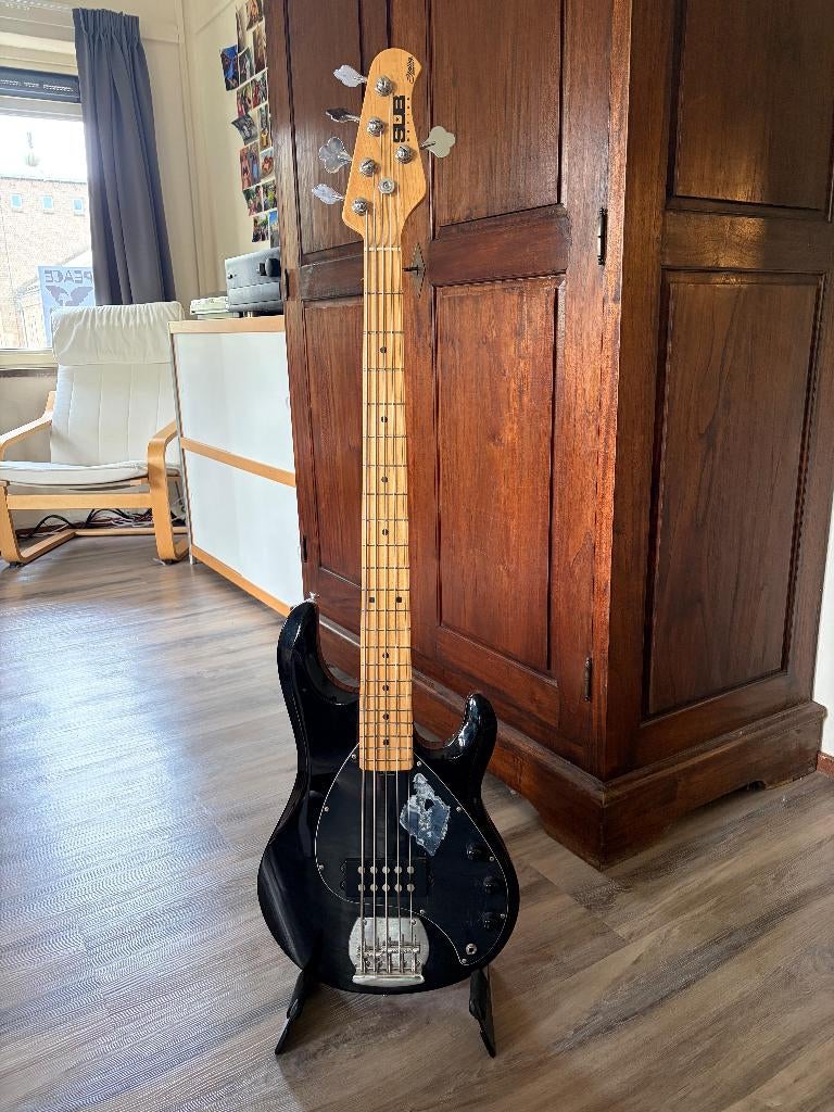 Sterling Music Man SUB Ray 5, Muziek en Instrumenten, Snaarinstrumenten | Gitaren | Bas, Zo goed als nieuw, Elektrisch, 5-snarig