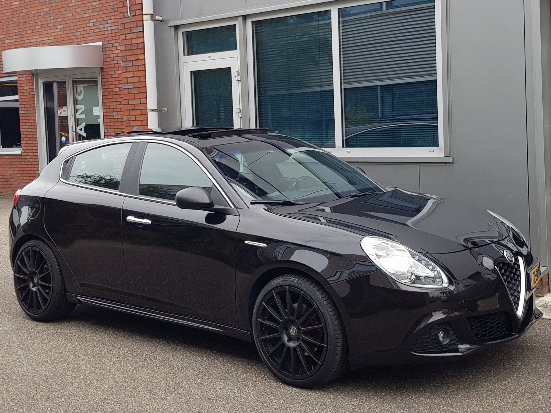 Alfa Romeo Giulietta 1.4 T Vol Leder PanoDak 19" Navi, Auto's, Voorwielaandrijving, Euro 5, Gebruikt, Zwart