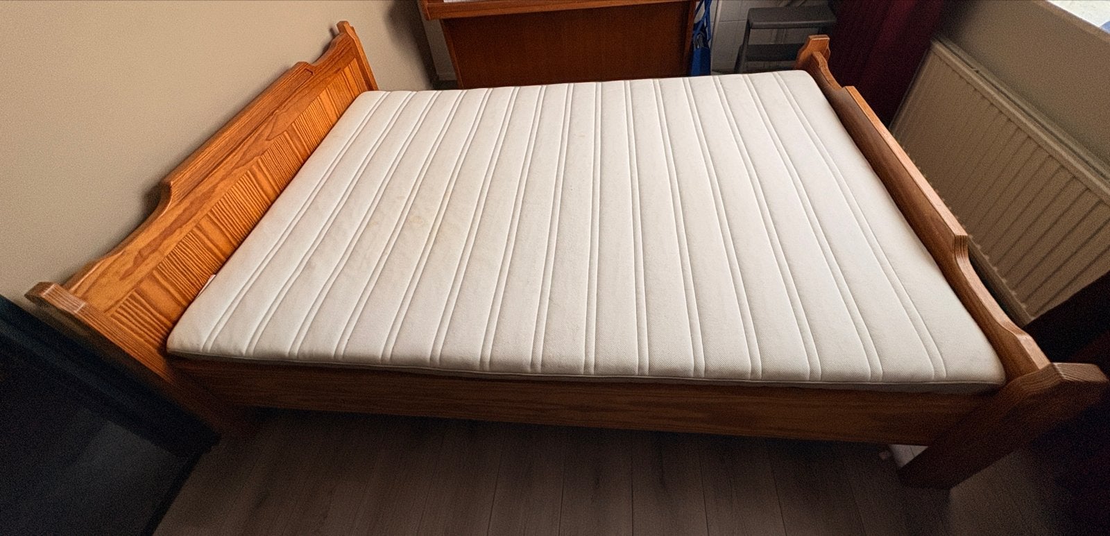 Gratis Houten tweepersoonsbed 140x200 cm met matras, Ophalen, Gebruikt, Tweepersoons, 140 cm