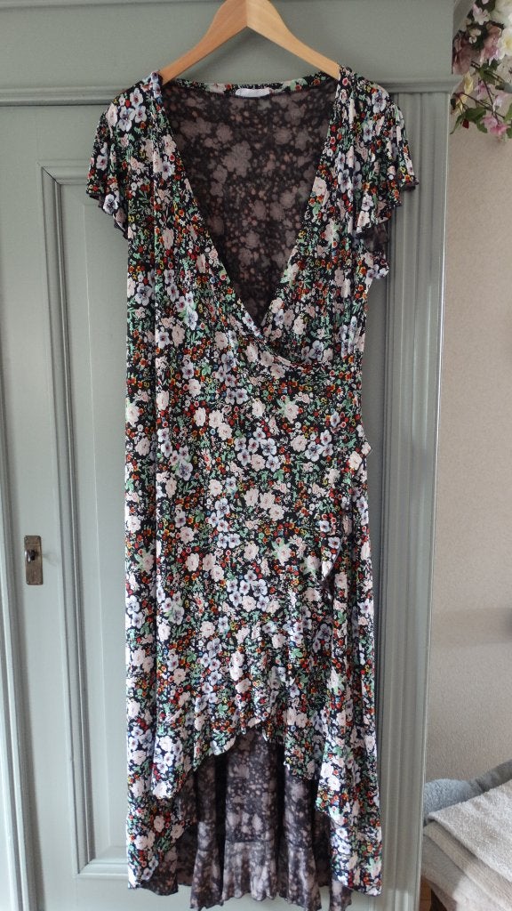 Paprika midi gebloemde overslagjurk, maat 50, Kleding | Dames, Jurken, Overige kleuren, Verzenden, Maat 46/48 (XL) of groter, Zo goed als nieuw