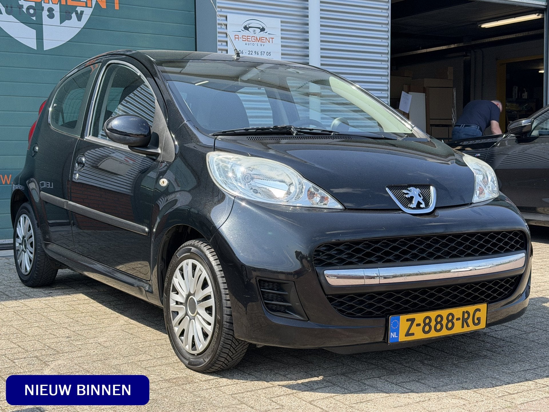 Peugeot 107 1.0-12V XS Automaat / Airco / 5-deurs (bj 2009), Auto's, Stof, Gebruikt, Metallic lak, 4 stoelen