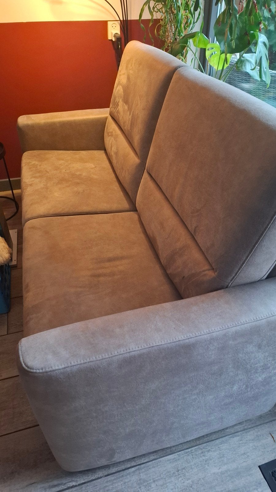 Comfortabele 2-zitsbank in beige stof, Ophalen, Modern, Comfortabel, Gebruikt, Minder dan 75 cm