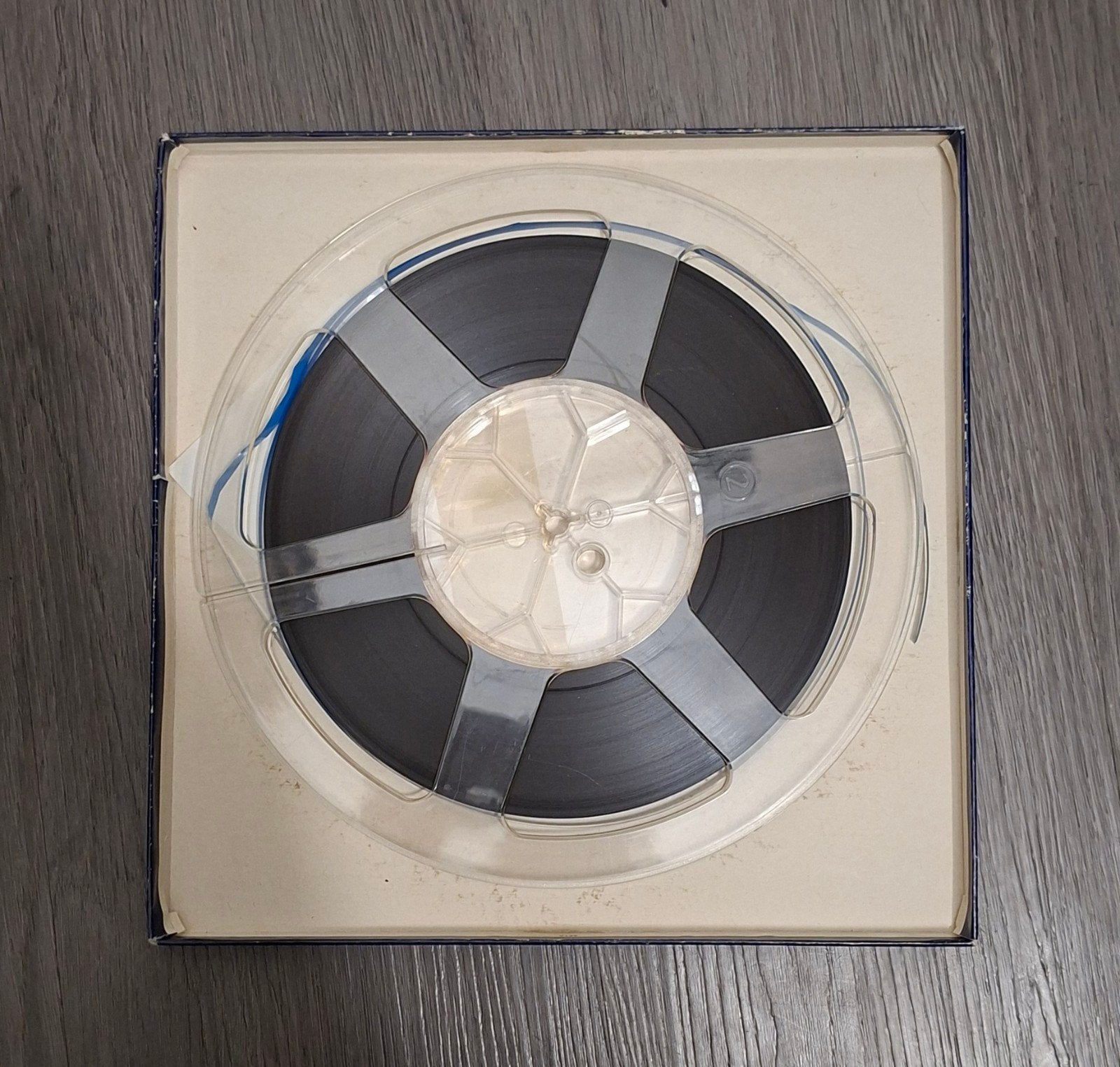 Kunststof bandrecorder spoel met tape in doos, Ophalen of Verzenden, Onderdeel, Met banden