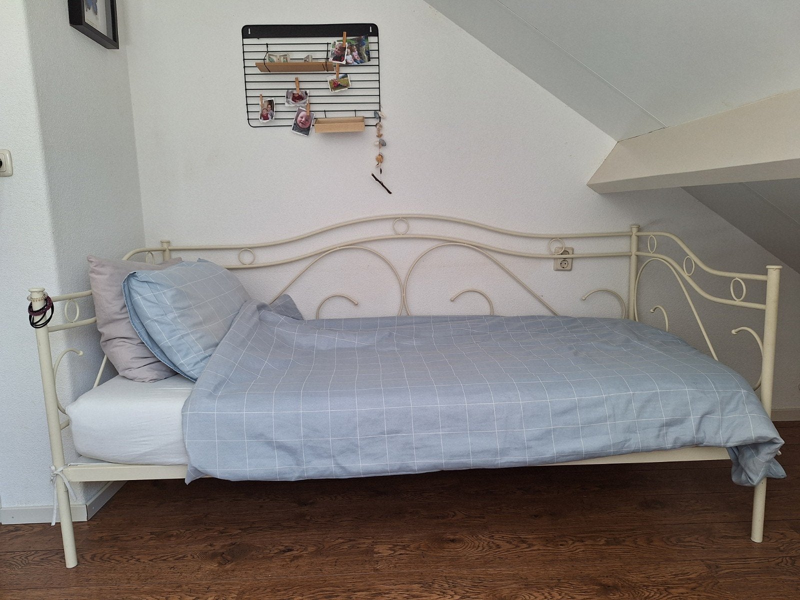 1 persoons meisjes bed inclusief goede matras, Kinderen en Baby's, Kinderkamer | Bedden, Ophalen, 85 tot 100 cm, Zo goed als nieuw